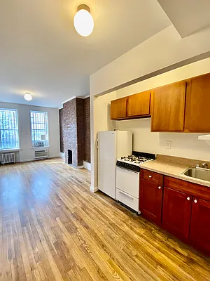 Rented by CMV Realty Inc. | media 22