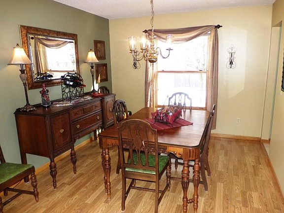 5th image of 11909 Wedgewood Dr NW