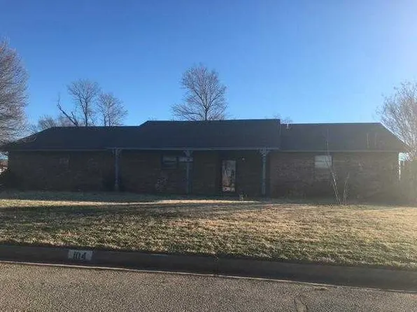 104 Maple St, Elk City, OK 73644