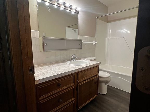 5th image of 304 31st Ave N #102