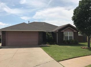 4001 Queens Dr, Moore, OK 73160