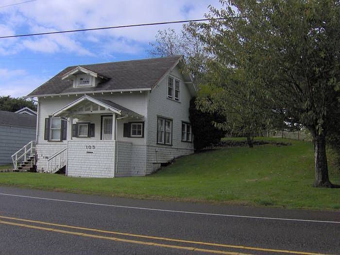 Front view with side yard