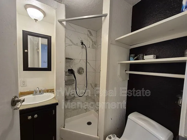 429 Creekside St #B — Photo 5