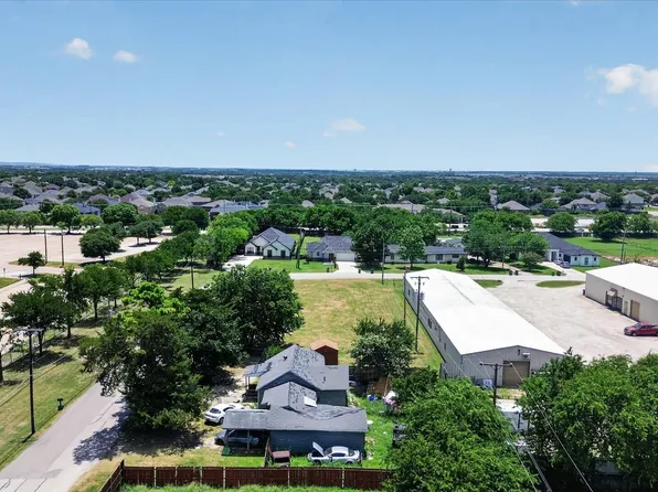 8006 Renee Dr, Arlington, TX 76001