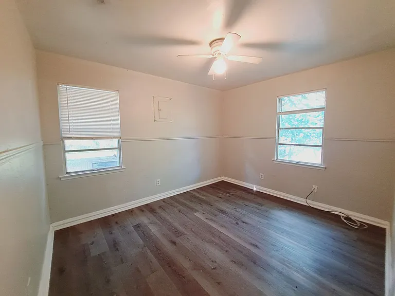 3831 Castle Hills Dr — Photo 10