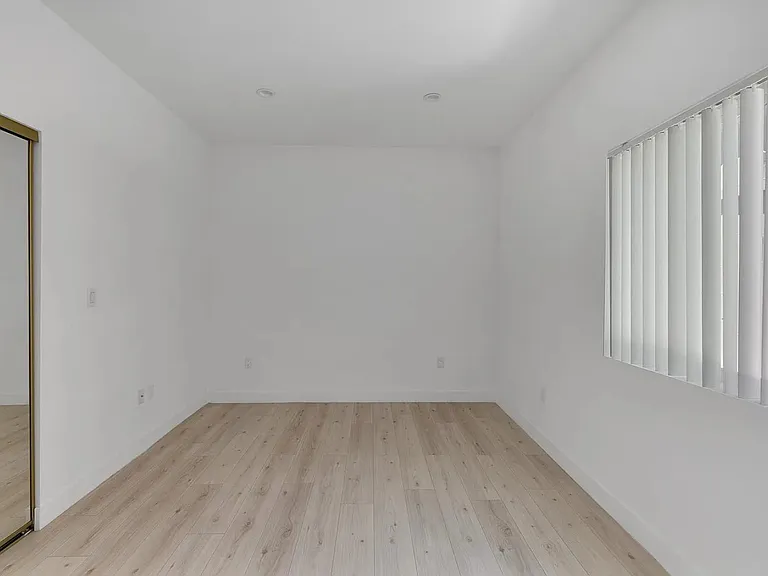 634 E Valencia Ave — Photo 14