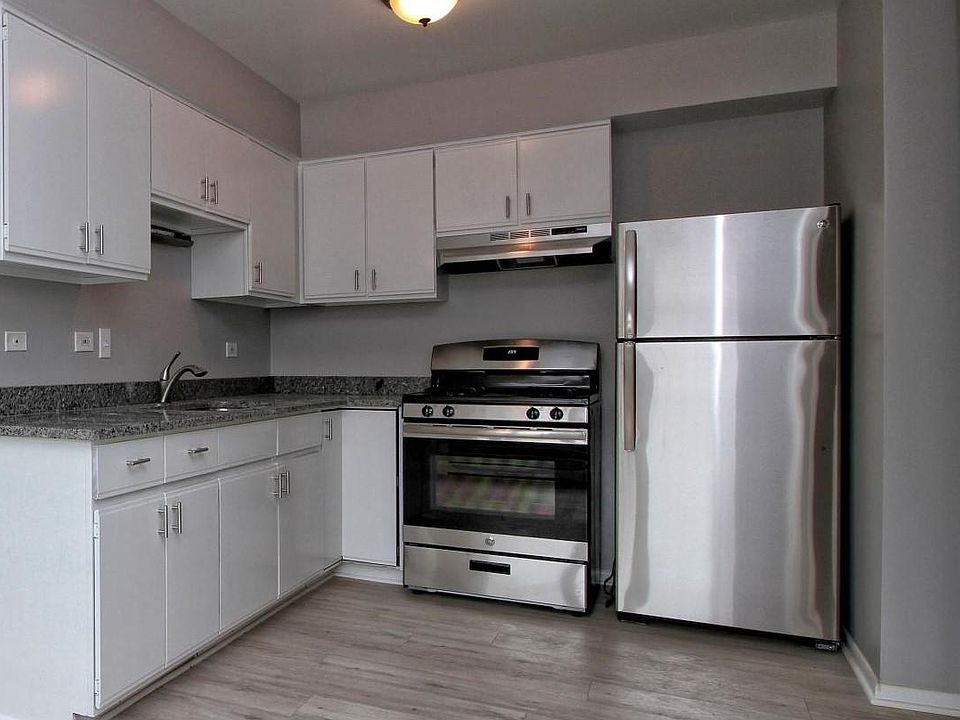 2nd image of 10304 S Komensky Ave APT 1