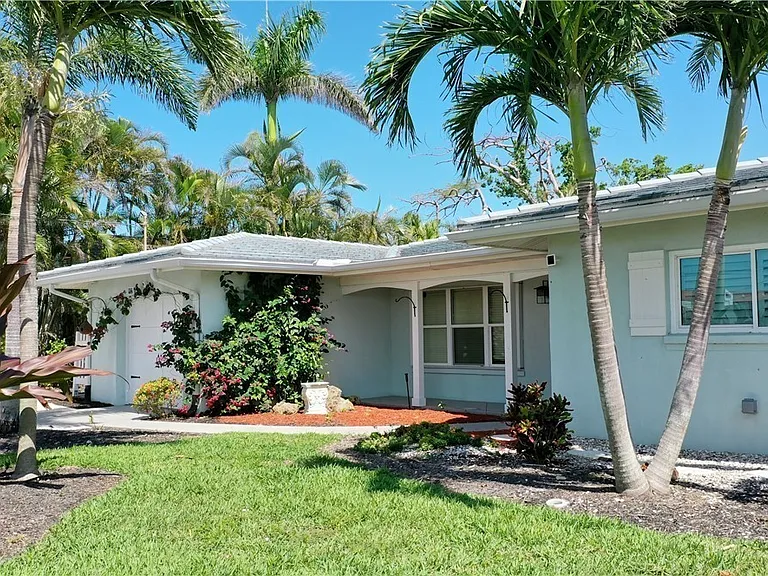 253 Bayshore Dr — Photo 3