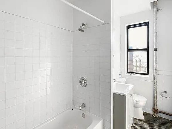 4th image of 101 W 143rd St Unit 19