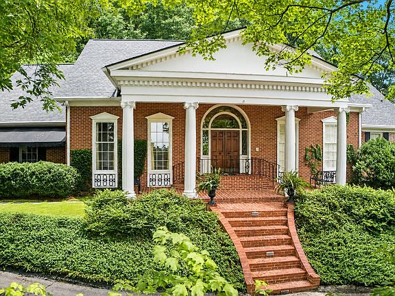 3rd image of 15 Lenox Cir SE