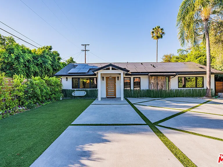 22745 Erwin St — Photo 16