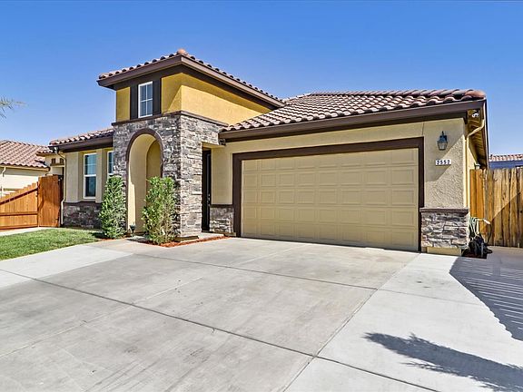 2nd image of 2552 N Mountainside Dr