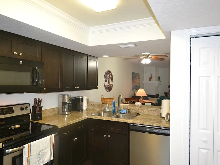 161 Lakeside Dr — Photo 10