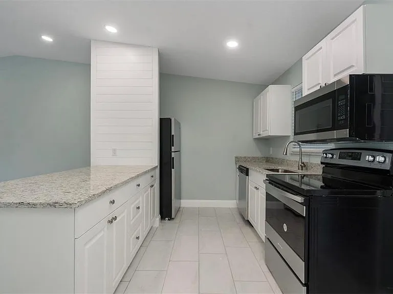 1184 Woodman Way — Photo 7