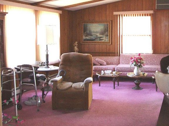 3rd image of 2 Holly Dr