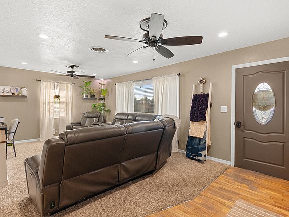5th image of 500 W Yucca Ave