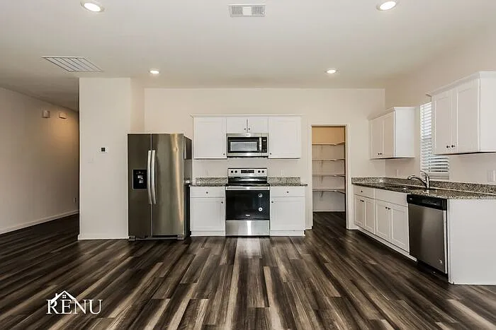 3 bed, 2.0 bath, 1589 sqft, $2,145 — Photo 2