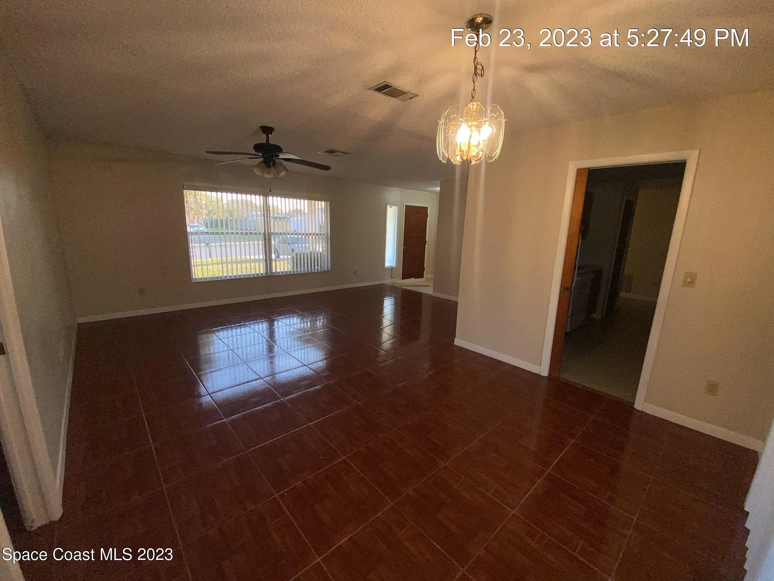 4 bed, 2.0 bath, 1759 sqft, $2,300 — Photo 4
