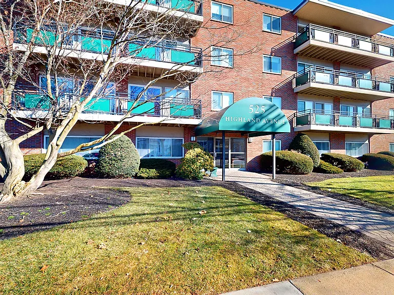 524-526 Highland Ave #11A — Photo 2