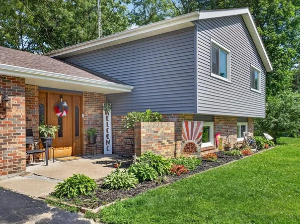 13837 Beaver Dr, Roscoe, IL 61073
