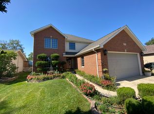 1N036 Papworth St, Carol Stream, IL 60188