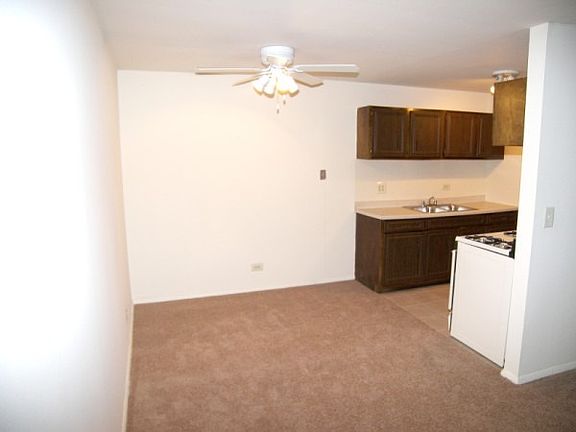 3rd image of 16W671 Mockingbird Ln APT 206