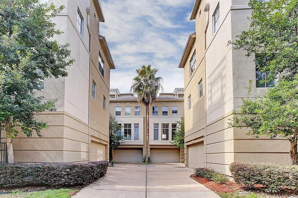 3 bed, 3.5 bath, 2338 sqft, $3,200 — Photo 3