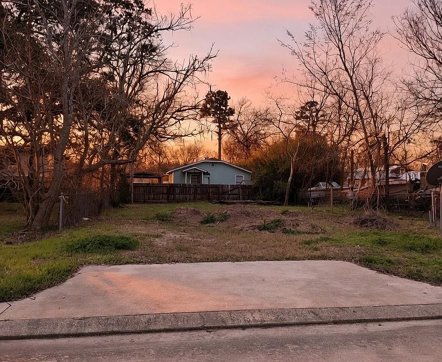 1st image of 125 Bay Shore Dr