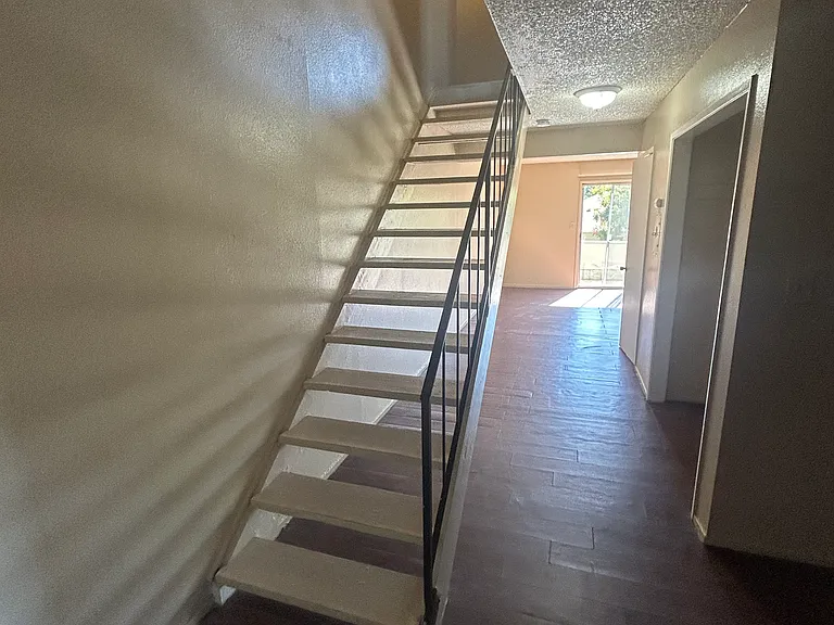 Glenn Apartments — Photo 14