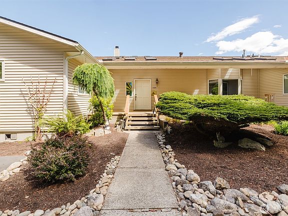 2nd image of 1225 NE Hoffs Drive Drive