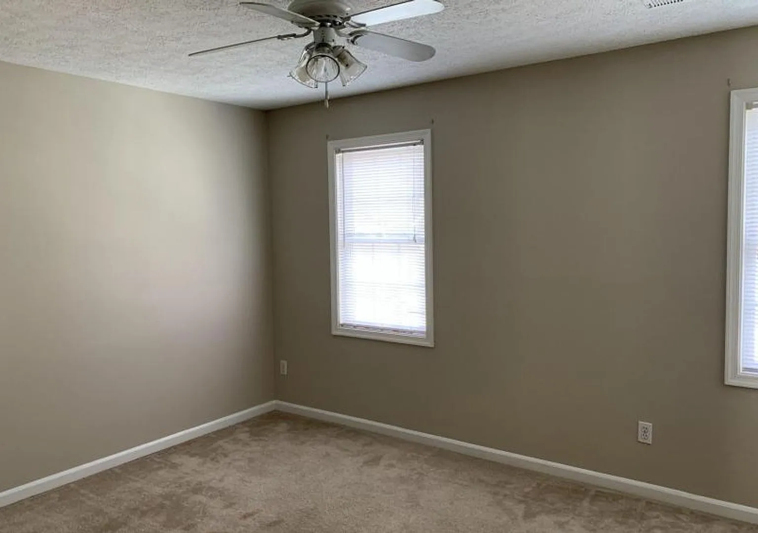 409 Three Creeks Court — Photo 3
