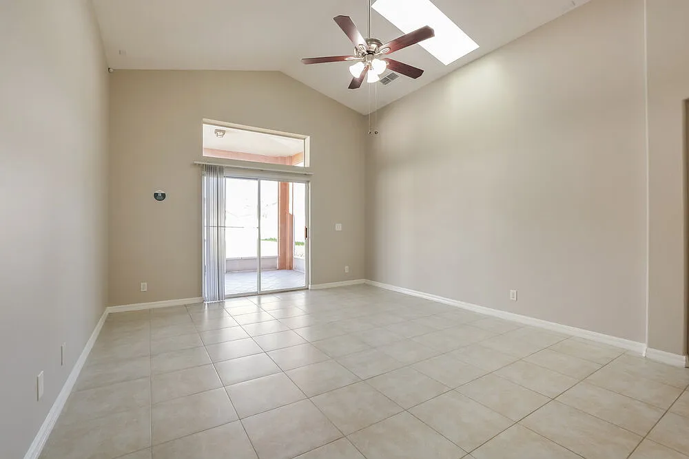 4 bed, 2.0 bath, 1798 sqft, $2,520 — Photo 4