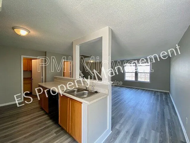 10902 Glenayr Dr — Photo 9