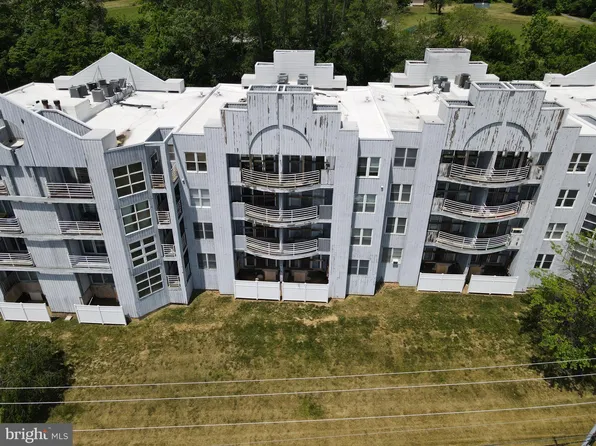 5209 Le Parc Dr APT 3, Wilmington, DE 19809