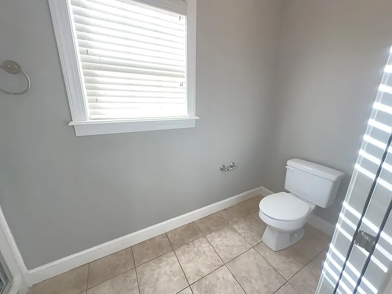 3650 Victoria Dr — Photo 18