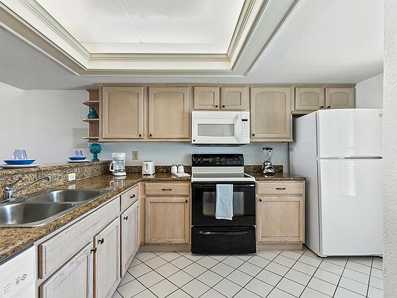 2nd image of 404 Padre Blvd Unit 606