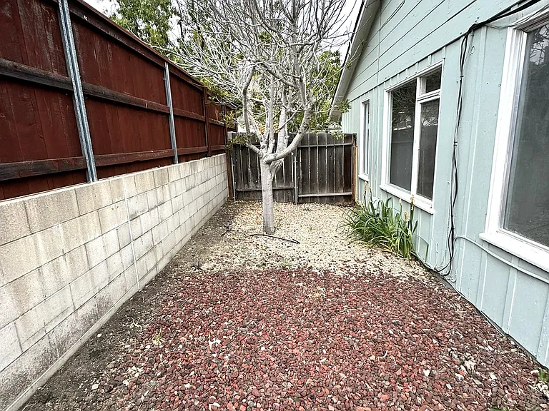2441 Helena St — Photo 35