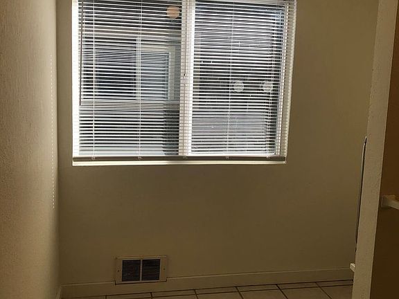 3rd image of 325 23rd St SE #8444828