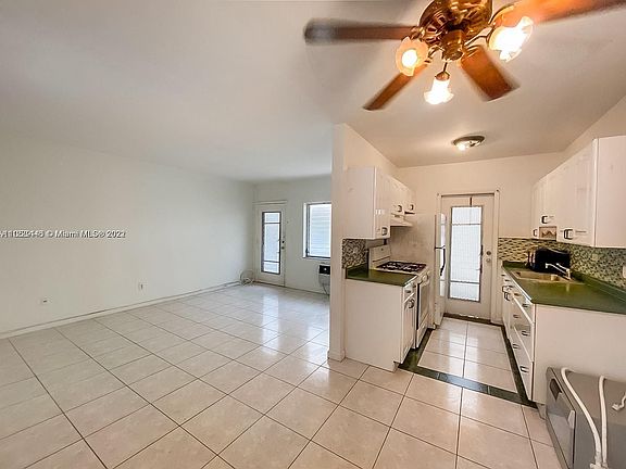 2nd image of 650 Pennsylvania Ave APT 23