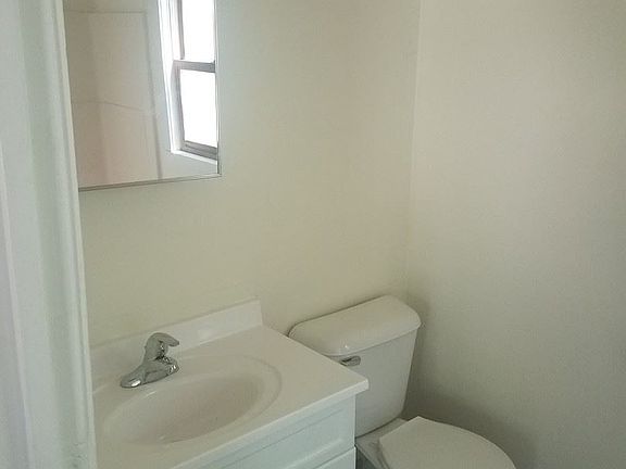 5th image of 202 Lincoln St