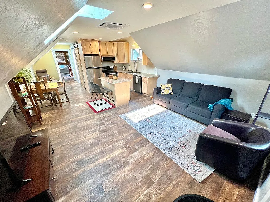 Building Photo - 60950 Amethyst St #2
