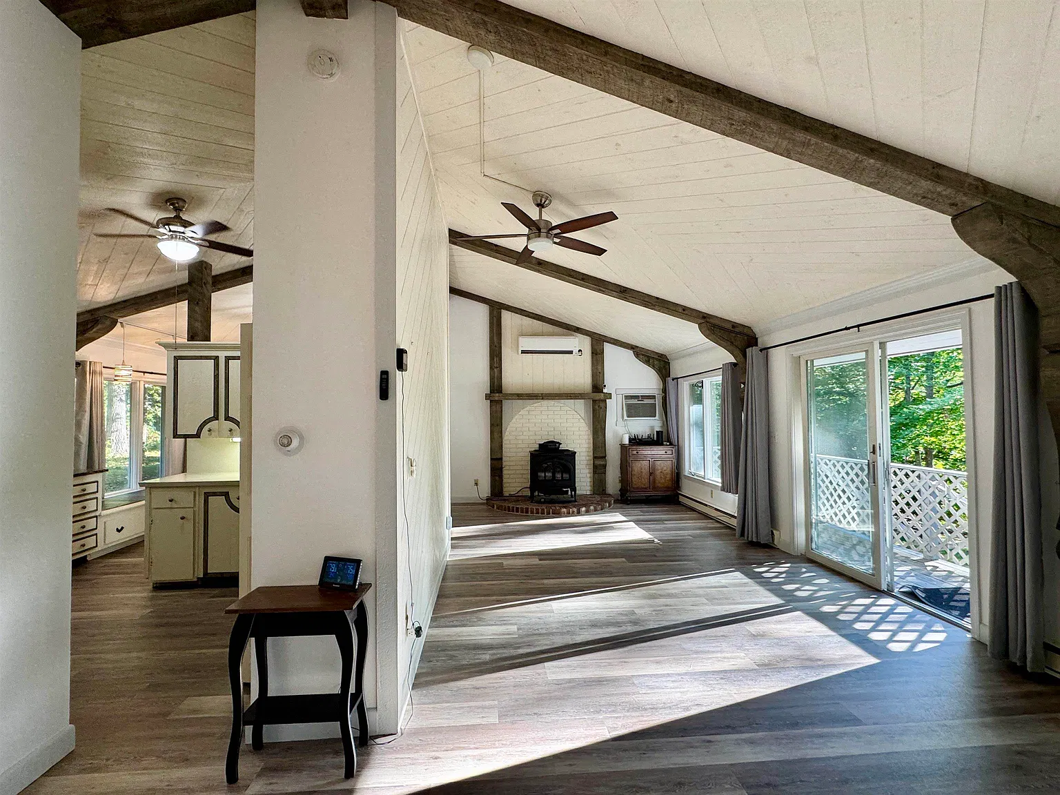 3 bed, 2.0 bath, 2000 sqft, $2,100 — Photo 3
