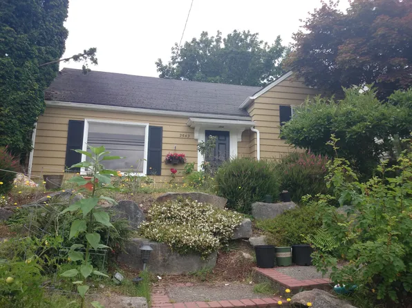 2543 34th Ave W, Seattle, WA 98199