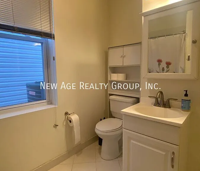 1615 Brown St #2R — Photo 4