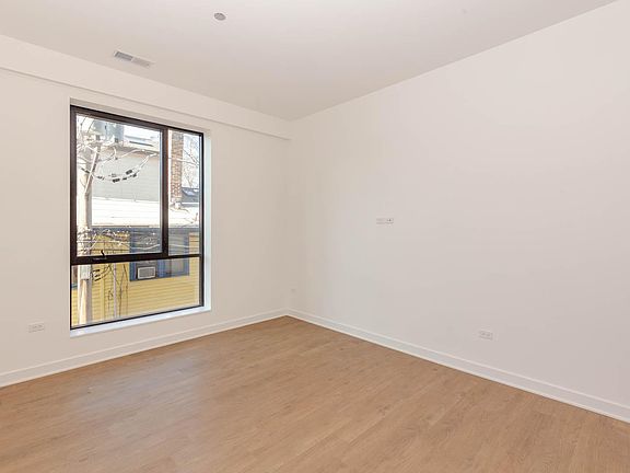 4th image of 3640 N Lincoln Ave #202