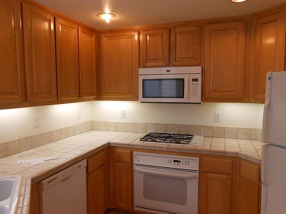 3rd image of 484 King George Ave