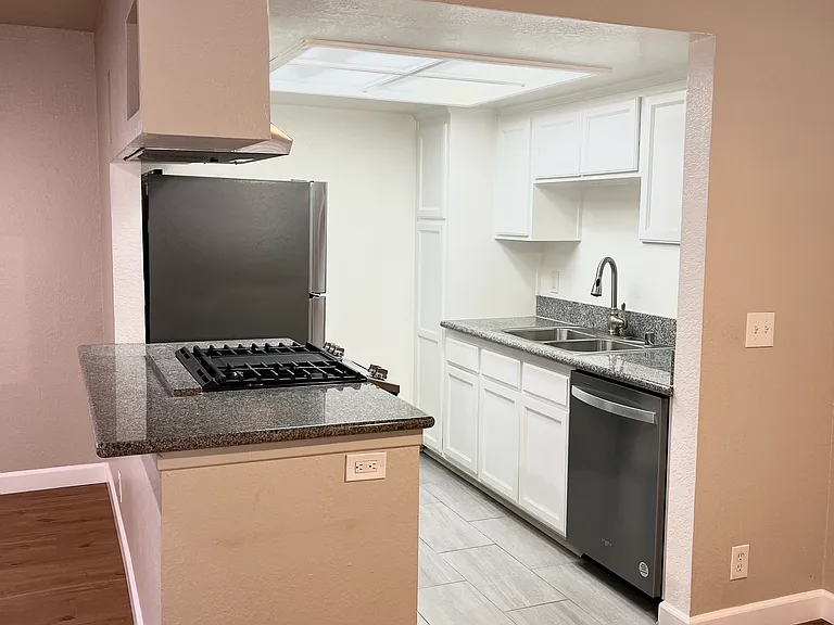 1721 Coronado Ave #303 — Photo 6