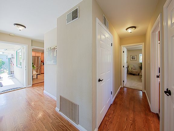 3rd image of 1781 Montrose Dr