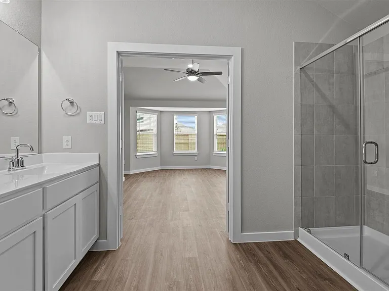 3003 Middleton Dr — Photo 8
