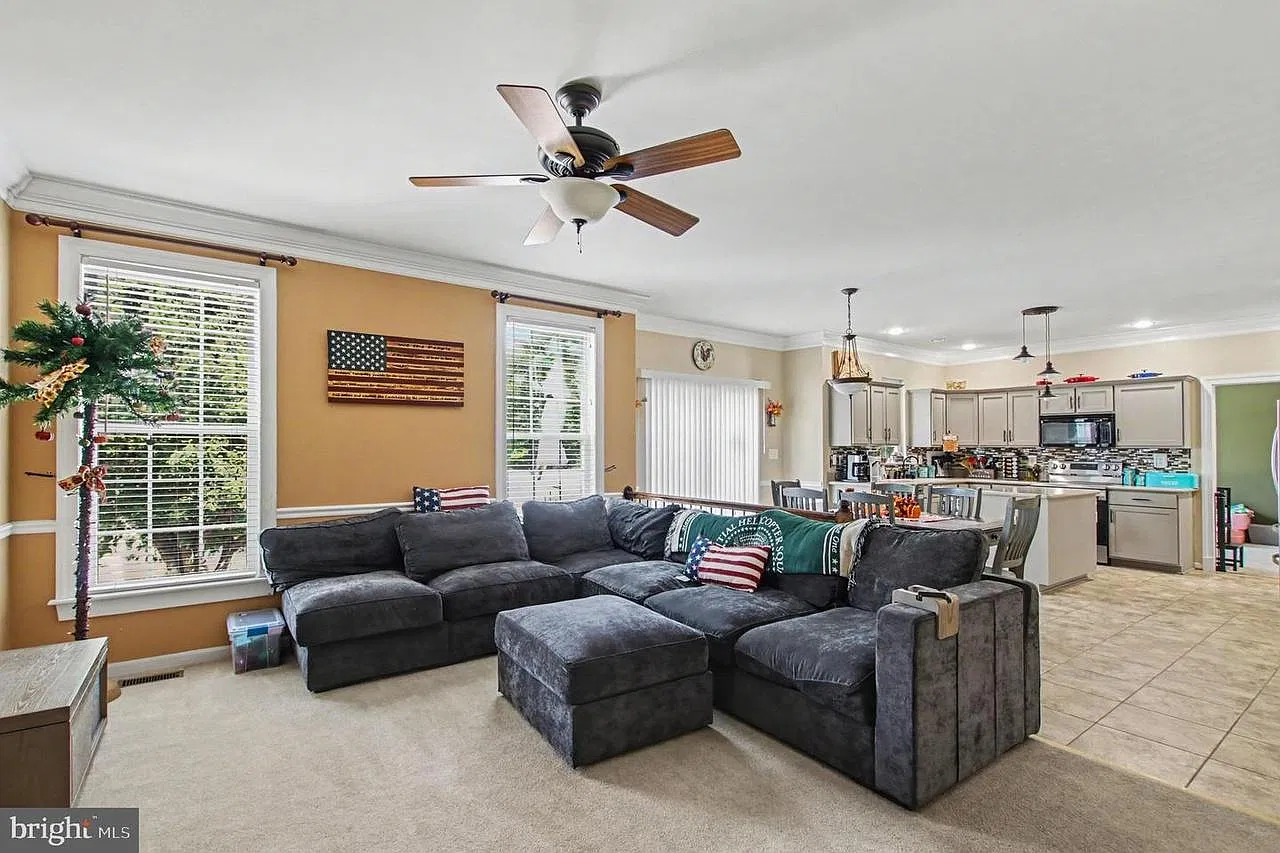 4 bed, 3.5 bath, 3400 sqft, $3,500 — Photo 4